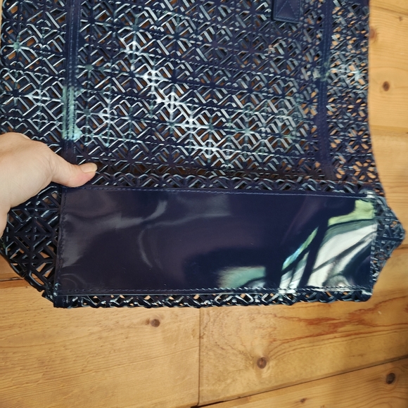 Tory Burch Perforated Navy Lace Weekender Tote Shoulder Bag Tag Beach Laser Cut - Picture 3 of 12